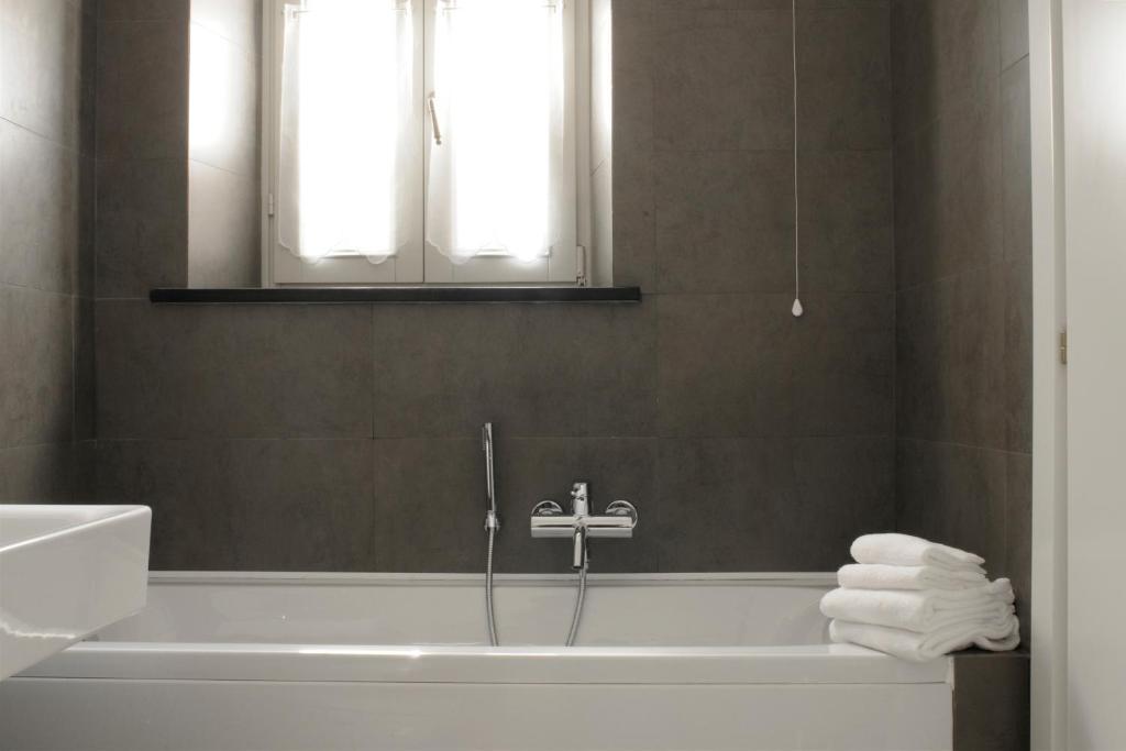 La Superba Rooms & Breakfast เจนัว ห้อง รูปภาพ