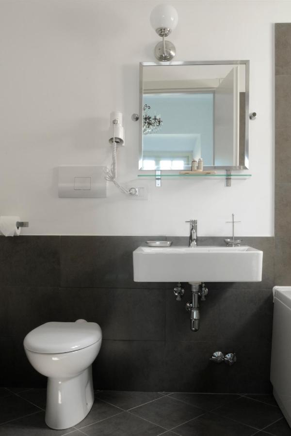 La Superba Rooms & Breakfast เจนัว ภายนอก รูปภาพ