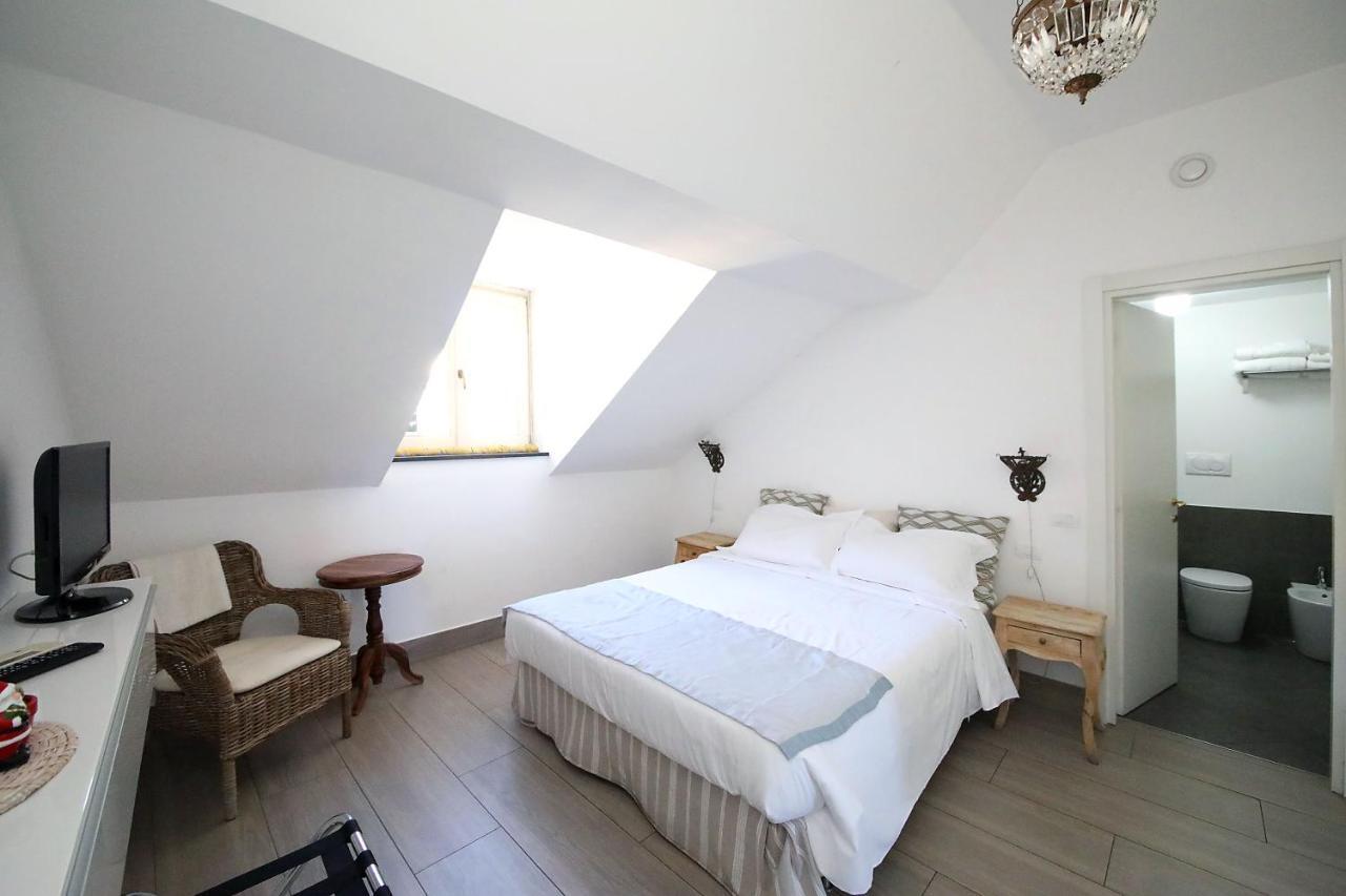 La Superba Rooms & Breakfast เจนัว ภายนอก รูปภาพ