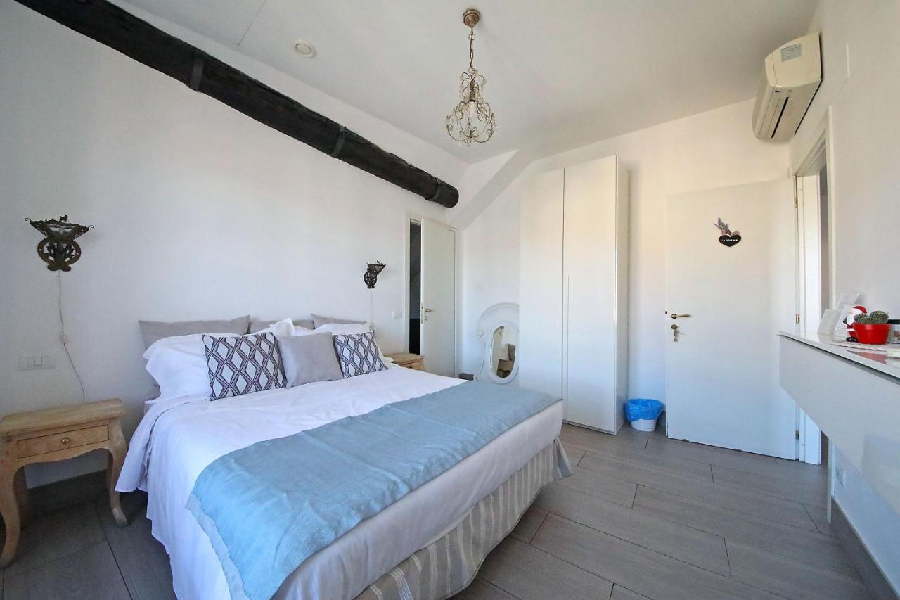 La Superba Rooms & Breakfast เจนัว ภายนอก รูปภาพ