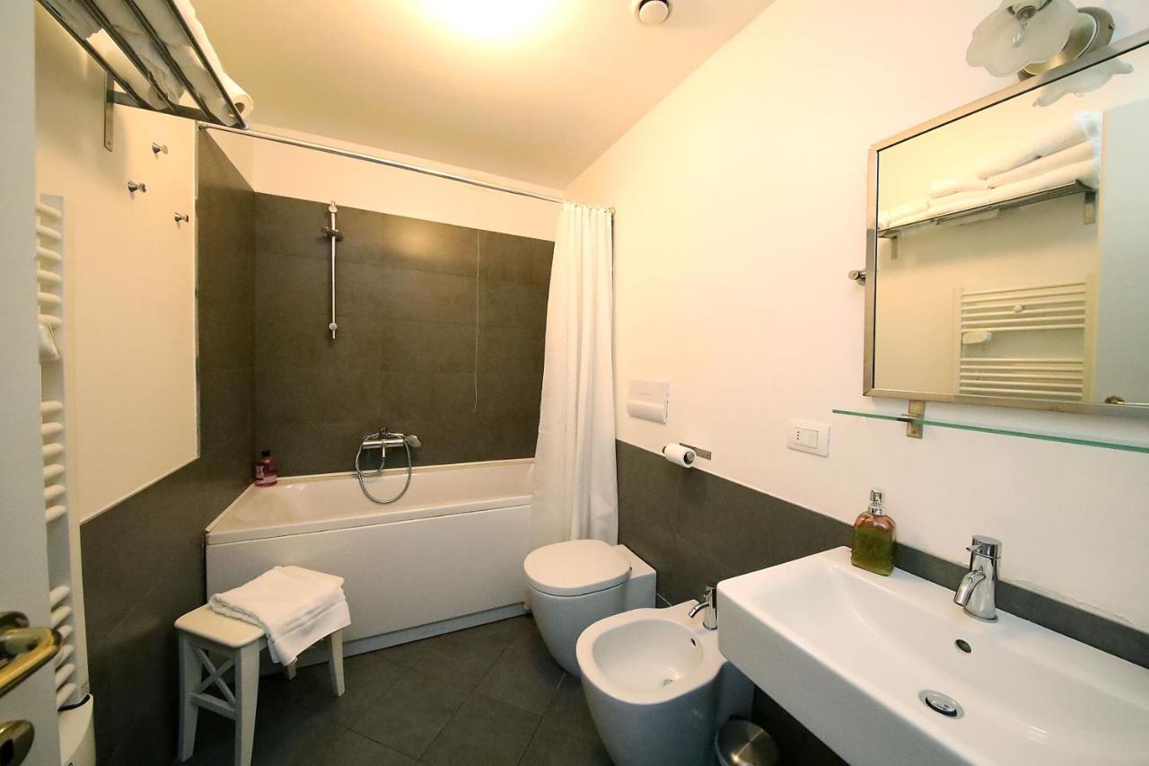 La Superba Rooms & Breakfast เจนัว ภายนอก รูปภาพ